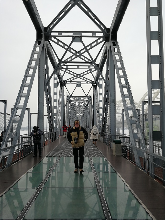 Stary most przez Sungari, widoczne przezroczyste poszycie, styczeń 2020 r., fot. Monika Domańska