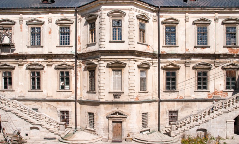 Pałac w Podhorcach, Instytut POLONIKA