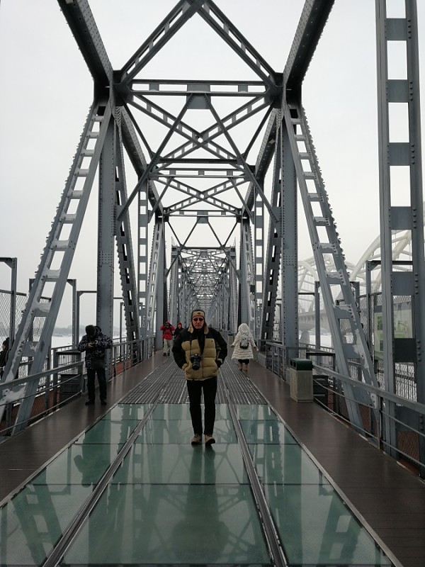 The old bridge over the Sungari / Songhua River, transparent plating visible, January 2020. Photo by Monika Domańska