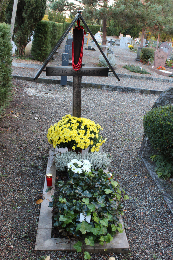 Grób Zofii Stryjeńskiej na cmentarzu w Chêne-Bourg