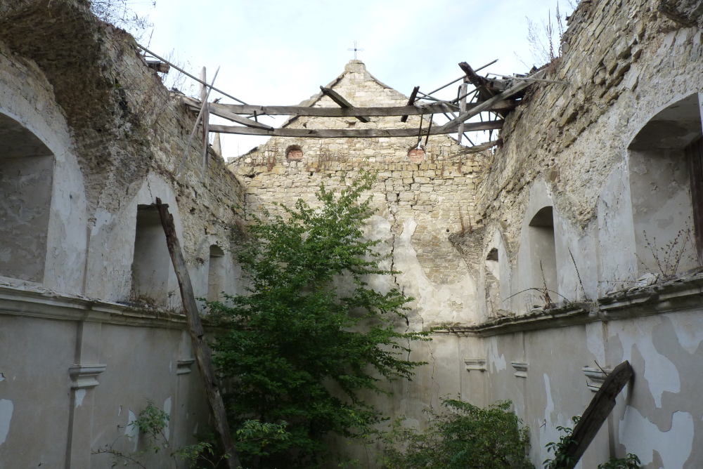Ruiny kościoła w Liczkowcach | POLONIKA