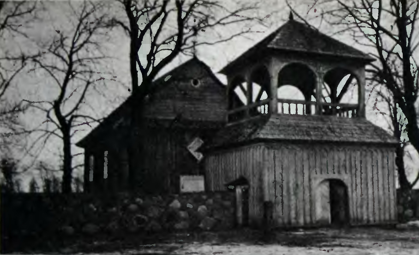 Kościół w Bohdanowie w latach 30. XX w., zdj. J. Kłosa (Wikimedia)