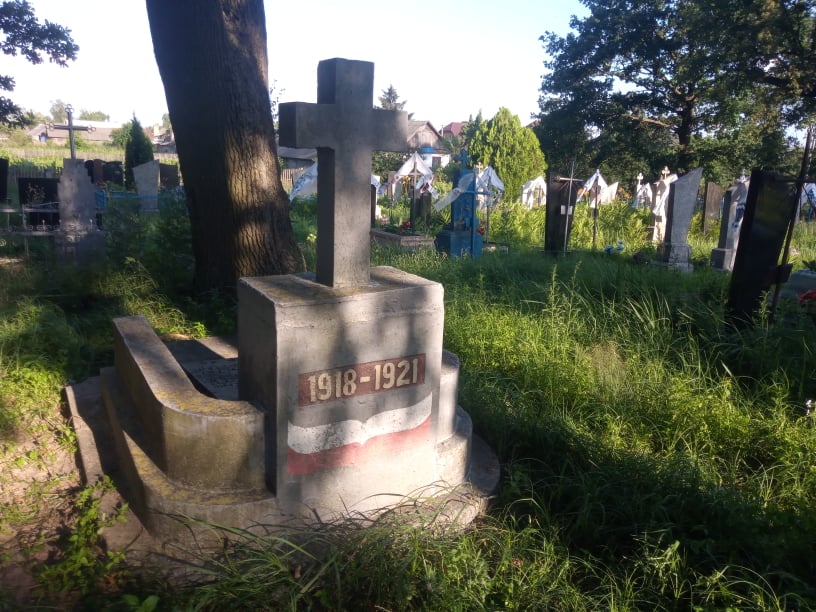 grób nieznanego żołnierza polskiego poświęcony poległym w walkach 1918–1920 we wsi Polany