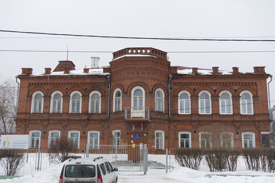 Siedziba Koziełł-Poklewskich w Talicy, widok od ul. Lenina, 2021, fot. Arsienij Zargajan