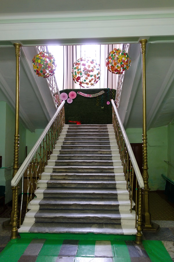 Oryginalne schody we wnętrzu talickiej siedziby Koziełł-Poklewskich, 2021, fot. Arsienij Zargajan