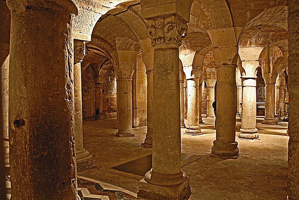 Widok na kryptę w katedrze w Dijon, fot. domena publiczna