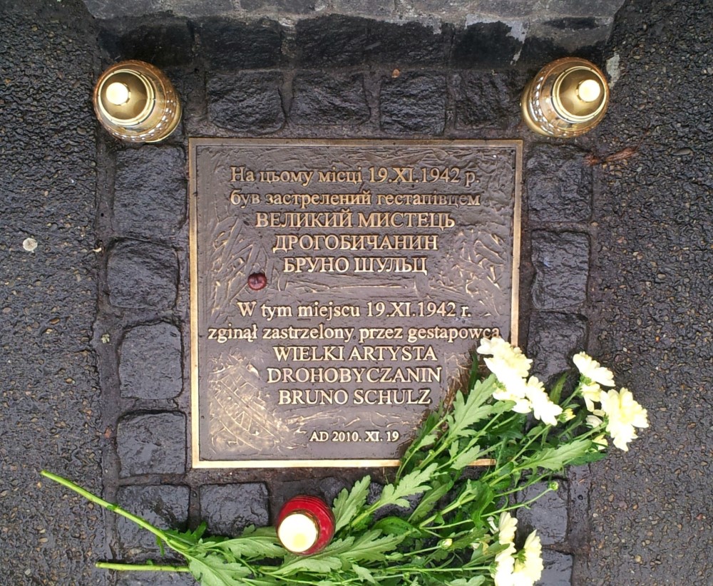 Druga (aktualna) tablica pamiątkowa Brunona Schulza w Drohobyczu, fot. Bartłomiej Michałowski