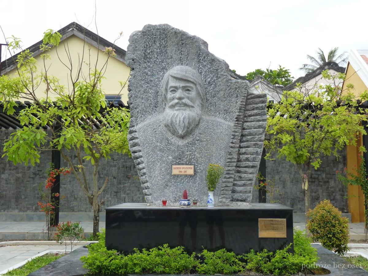 Pomnik Kazimierza „Kazika” Kwiatkowskiego w Hội An, Wietnam, fot. Andrzej Meller