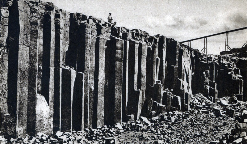 Kamieniołomy w Janowej Dolinie, przed 1939 r., polona.pl
