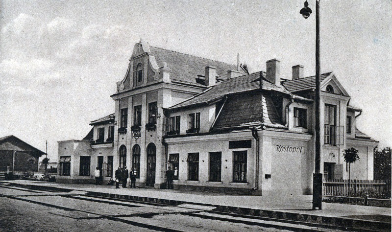 Dworzec kolejowy w Kostopolu, lata trzydzieste XIX w., polona.pl