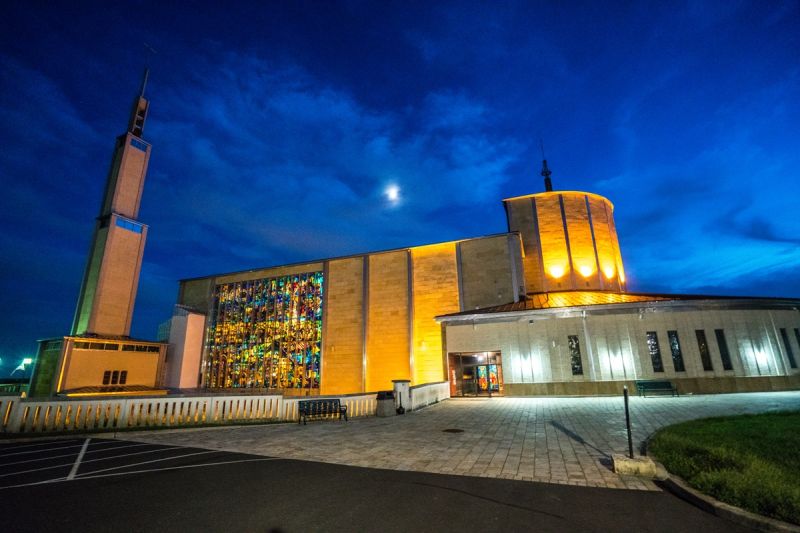 Widok na sanktuarium Matki Bożej Częstochowskiej w Doylestown, domena publiczna