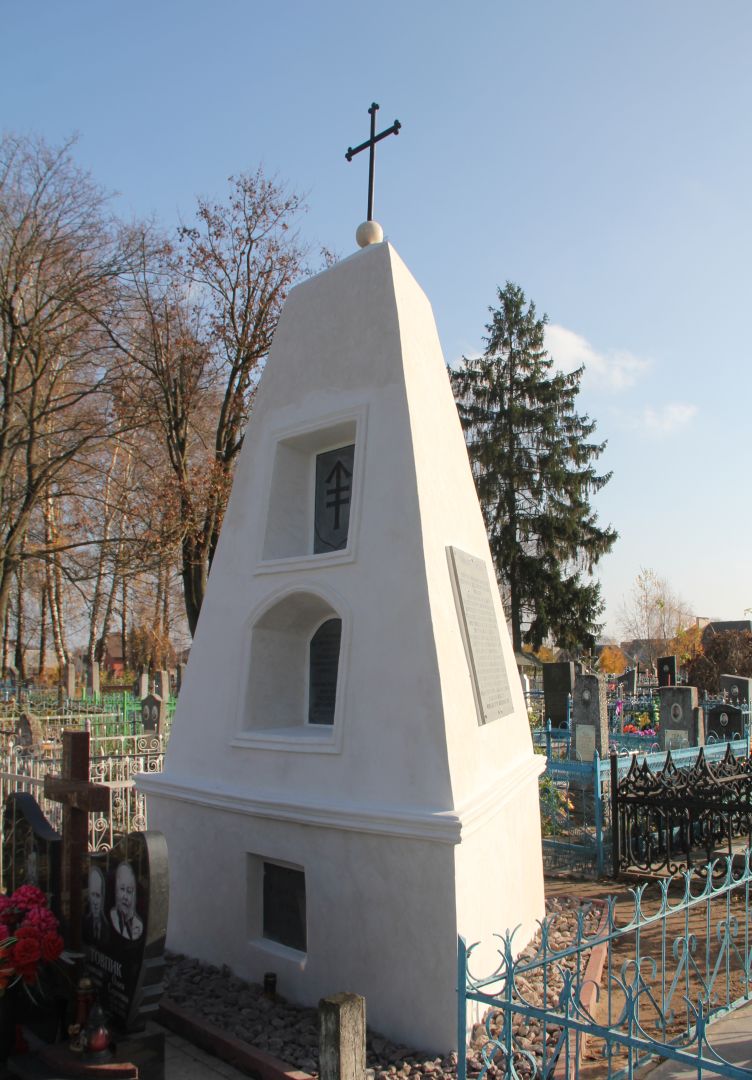 Obelisk Sapiehów na cmentarzu w Berezie, po konserwacji, 2019, fot. M. Sinkiewicz