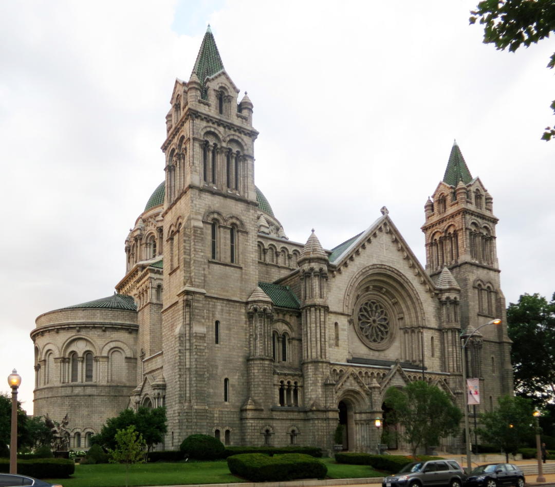 Bazylika katedralna pw. Chrystusa Zwycięskiego i św. Ludwika króla Francji, Saint Louis, Wikipedia