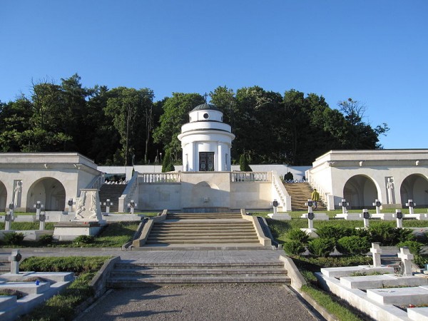 Lwów - Cmentarz Obrońców Lwowa | Instytut POLONIKA