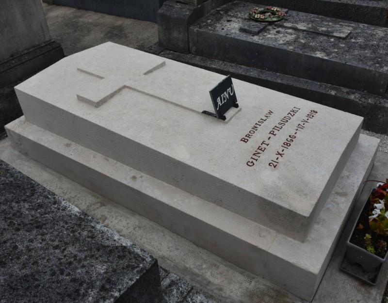 Cmentarz w Montmorency - Nagrobek Bronisława Piłsudskiego po zakończeniu prac konserwatorskich, Instytut POLONIKA