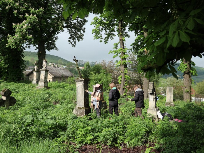 Otwórz zdjęcie Inwentaryzacja cmentarzy na Ukrainie | Instytut POLONIKA