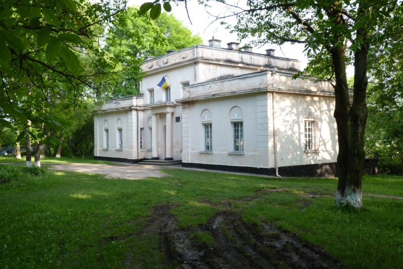 Dwór w Dźwinogrodzie nad Dniestrem 