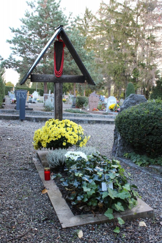 Otwórz galerię (4 fotografii) Grób Zofii Stryjeńskiej na cmentarzu w Chêne-Bourg | POLONIKA