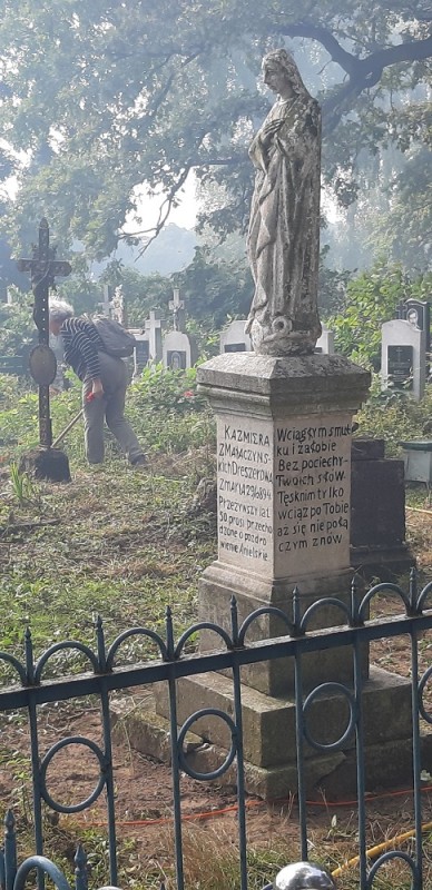 Cmentarz w Zimnej Wodzie koło Lwowa