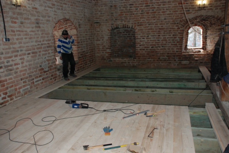 Otwórz galerię (1 fotografii) Drohobycz (Ukraina)- remont podłogi i opraw okiennych w dzwonnicy kościoła pw. św. Bartłomieja, Instytut POLONIKA