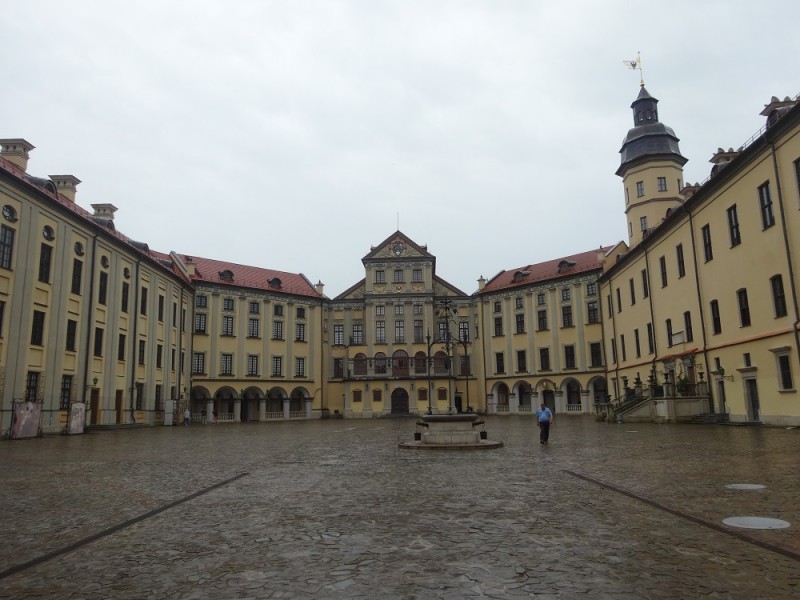 Zamek Radziwiłłów w Nieświeżu – dziedziniec (fot. D. Janiszewska-Jakubiak)