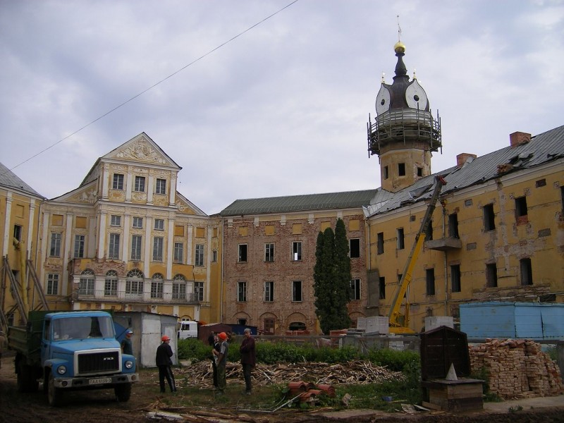 Zamek Radziwiłłów w Nieświeżu w trakcie renowacji (Wikimedia)