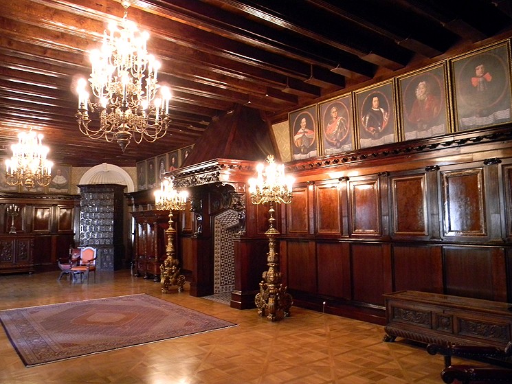Zamek Radziwiłłów w Nieświeżu – wnętrza (Wikimedia)