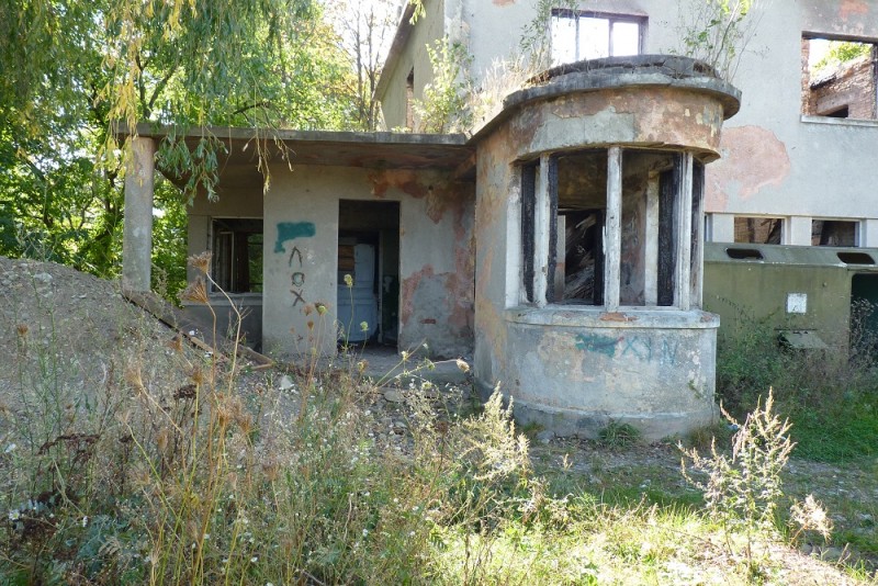 Budynek odpraw celnych w Kutach