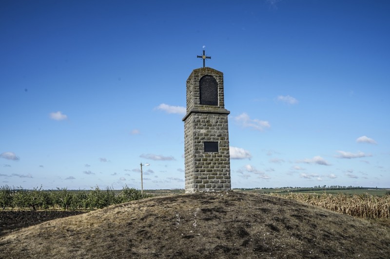 Upamiętnienie w terenie (fot. Szymon Tomsia)