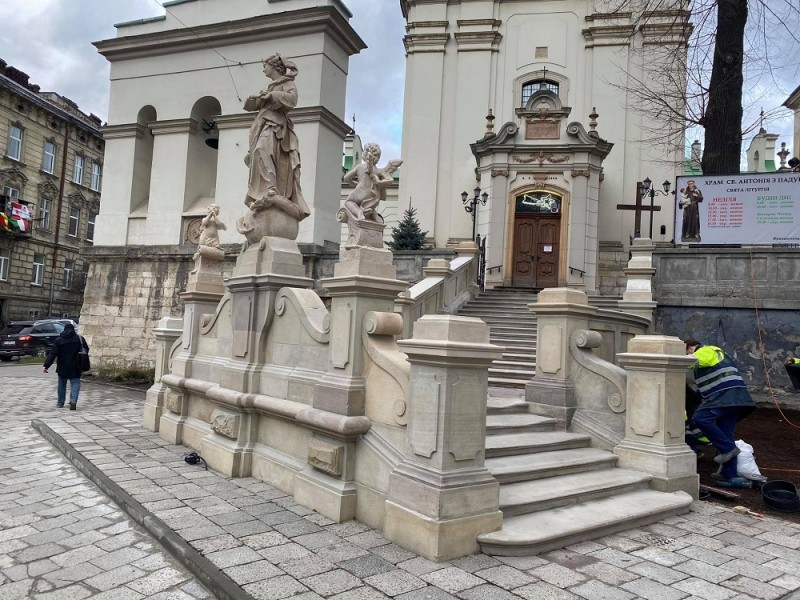 Otwórz galerię (7 fotografii) Schody kościoła pw. św. Antoniego (oo. franciszkanów) we Lwowie po odbiorze technicznym prac
