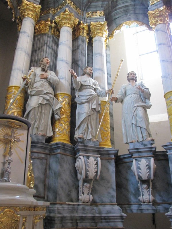 Katedra w Grodnie, figury apostołów w ołtarzu głównym, fot. Paweł Sadlej