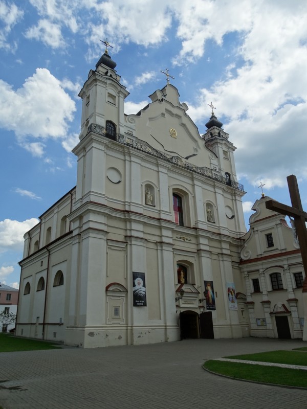 Otwórz galerię (6 fotografii) Elewacja katedry (kościoła pofranciszkańskiego) pw. Wniebowzięcia NMP w Pińsku, fot. D. Piramidowicz