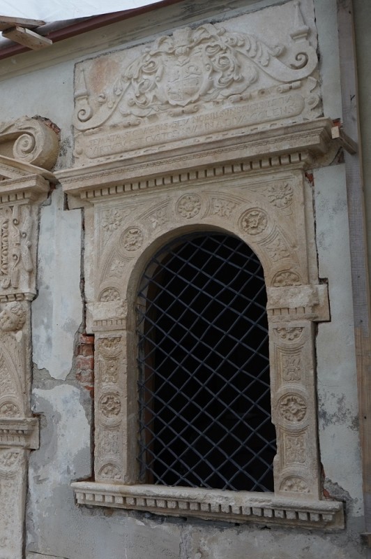 Konserwacja krat w renesansowym portalu -kraty po konserwacji