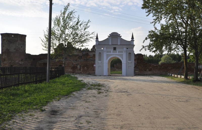 Brama wjazdowa do kartuzji w Berezie
