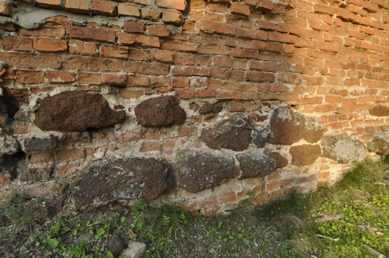 Fragment murów kartuzji w Berezie