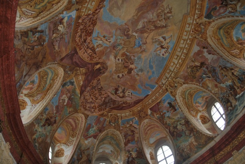Zamek we Vralovie, Sala przodków, fragment fresku na sklepieniu