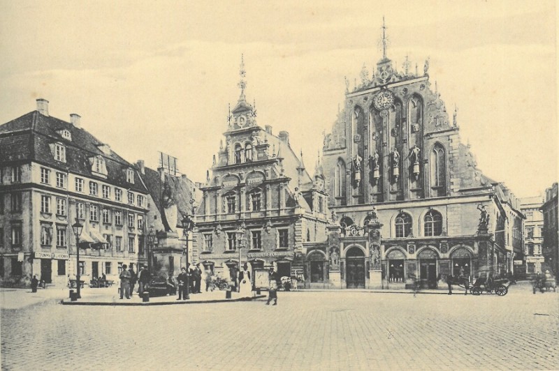 Dom Czarnogłowych, pocz. XX w., Album Souvenir de Riga ze zbiorow Krzysztofa Wiszowatego, Instytut POLONIKA