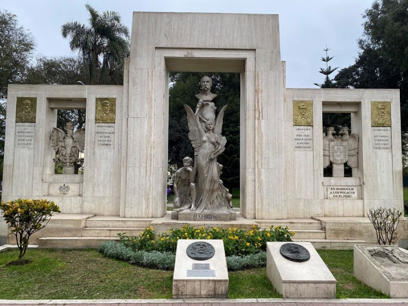 Otwórz galerię (9 fotografii) Pomnika Jana Edwarda Habicha i Polaków zasłużonych dla Peru w Limie. Instytut POLONIKA