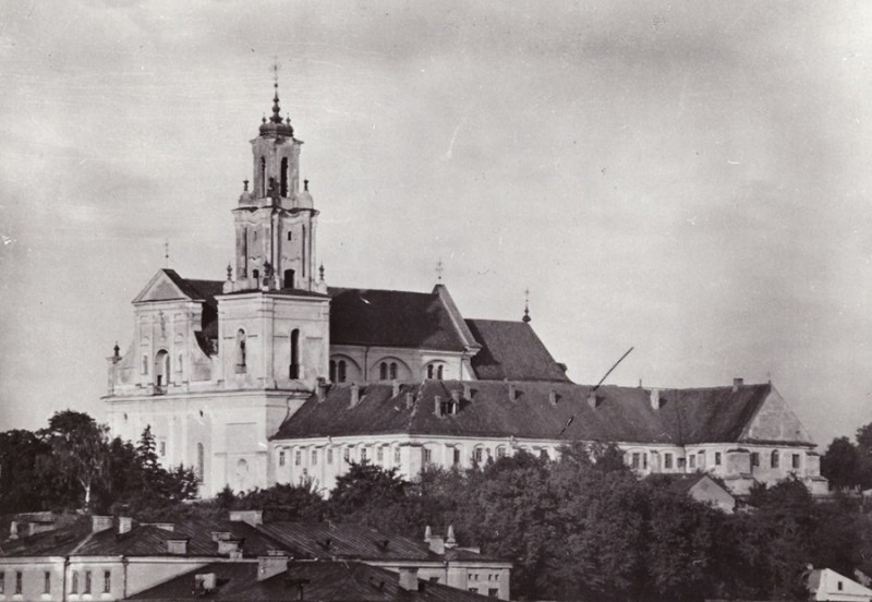 Widok kościoła sprzed 1939 - Instytut POLONIKA 