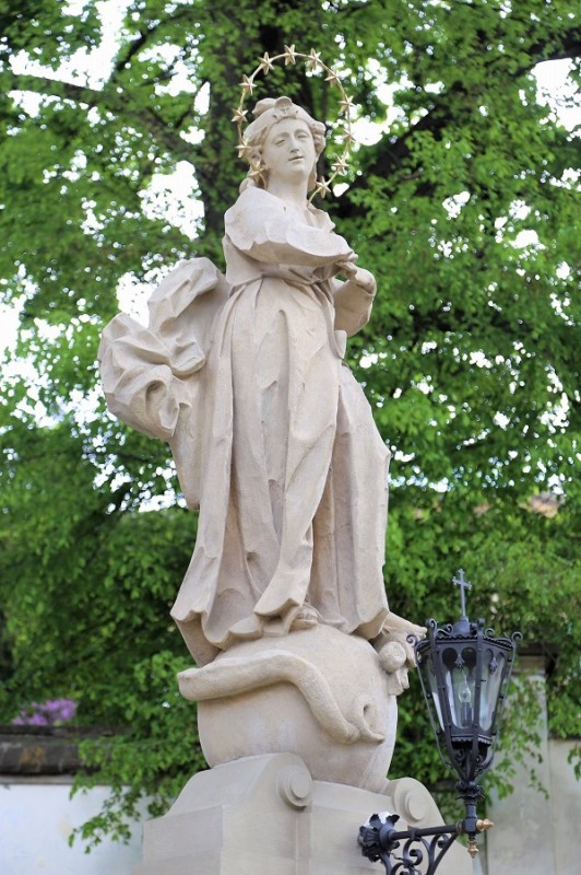 Immaculata - rzeźba Matki Bożej Niepokalanie Poczętej