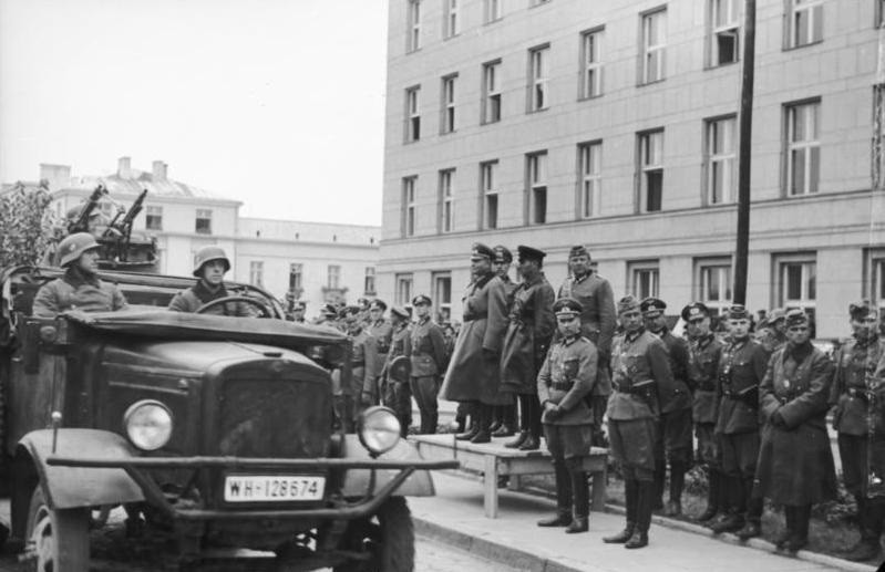 Autorstwa Bundesarchiv, Bild 101I-121-0011A-23 / CC-BY-SA 3.0, CC BY-SA 3.0 de, https://commons.wikimedia.org/w/index.php?curid=5475936 - Instytut POLONIKA