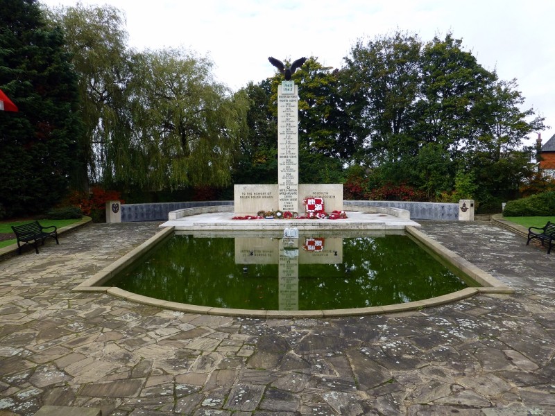 Pomnik Lotników Polskich (Polish Air Force Memorial) w Northolt, stan po renowacji w 2010; fot. domena publiczna