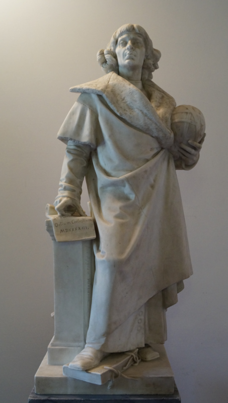 Kamienny posąg Mikołaja Kopernika 
