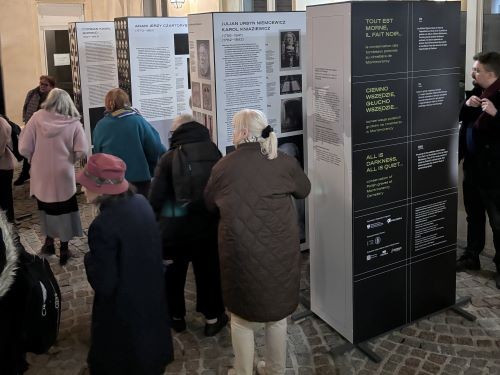 Otwórz zdjęcie Wystawa „Ciemno wszędzie, głucho wszędzie…” w Bibliotece Polskiej w Paryżu – otwarta!